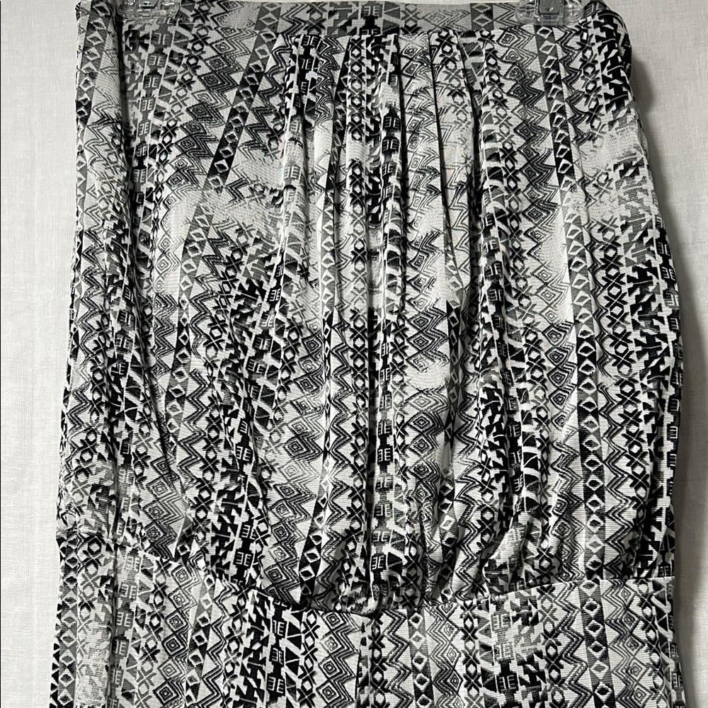 For Cynthia Black and‎ White Long Sleeve Dress.  CAJA. # 1. D - Picture 3 of 6